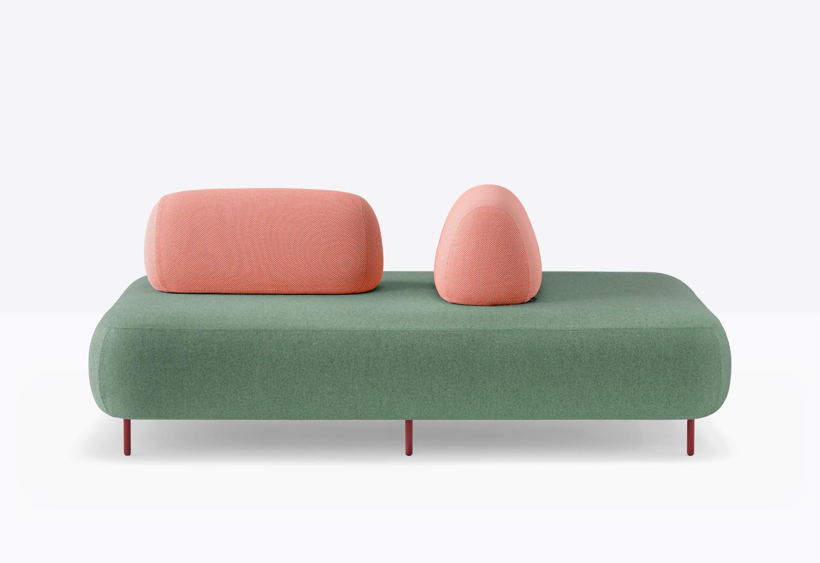 The Buddy Oasi range features sofas with thick, rounded backrests that mimic the organic shapes of natural stones. Designed for flexible configurations.