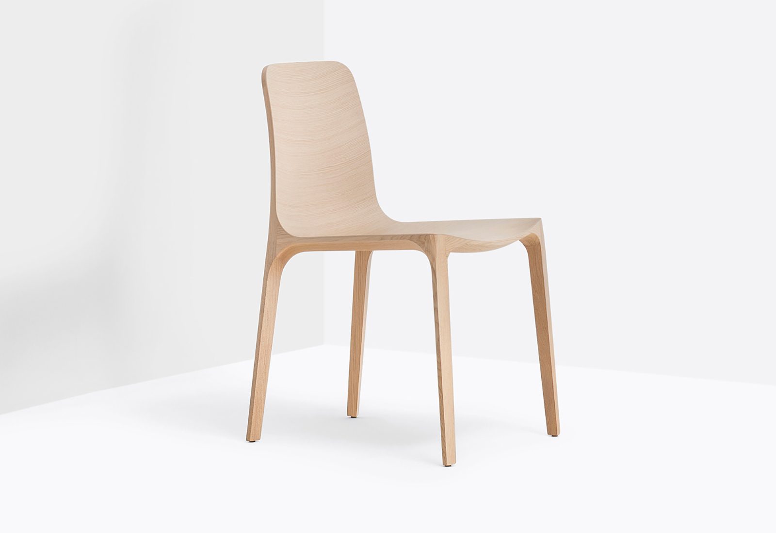 Frida chair in Bourne Furniture UK collection combines a slim solid oak frame with 3D-moulded, 3mm curved plywood shell. Lightweight design, advanced woodcraft.